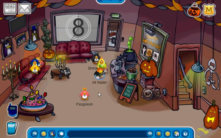 Club Penguin Halloween party screenshot